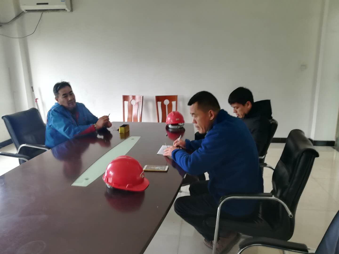 郑州裕中能源有限公司王工一行到焦作万方项目部考察参观